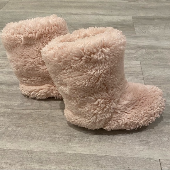 Pottery Barn Kids Faux Fur Slippers - Picture 3 of 10